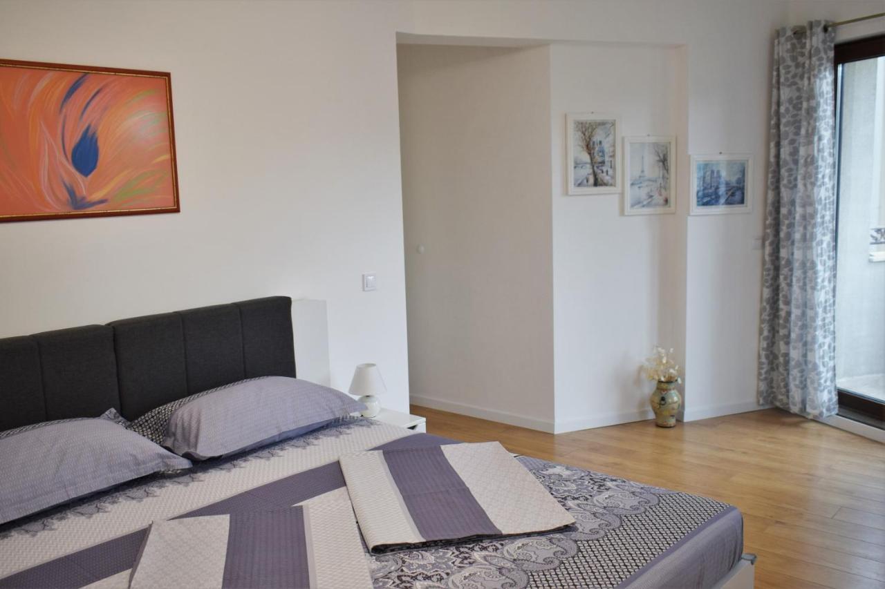 Top Center Apartment Gramophone With Private Parking Burgas by Eksteriør bilde