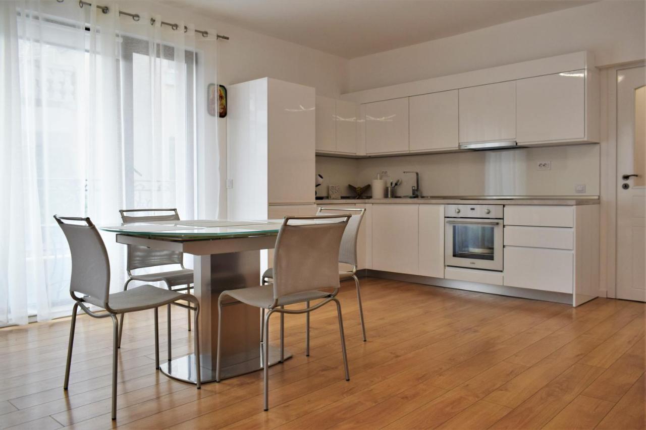 Top Center Apartment Gramophone With Private Parking Burgas by Eksteriør bilde