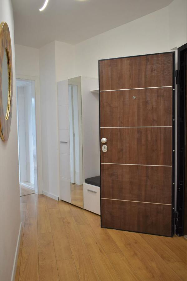 Top Center Apartment Gramophone With Private Parking Burgas by Eksteriør bilde